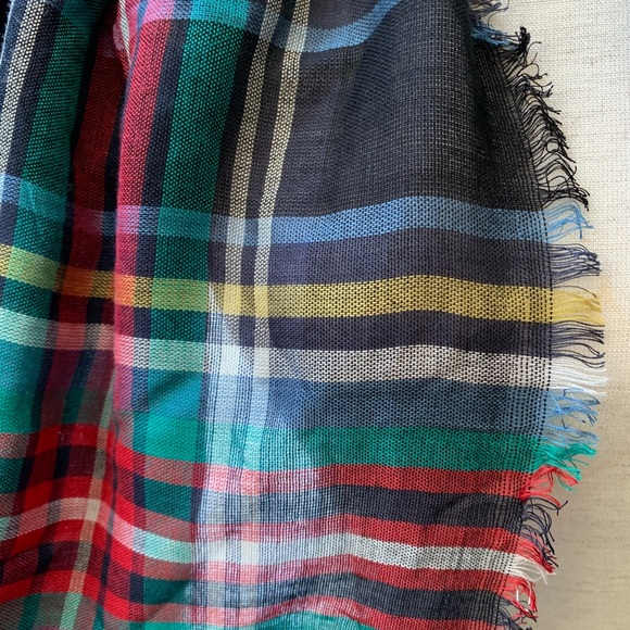 ASHLEY’S Lightweight Plaid Scarf - Picture 5 of 6